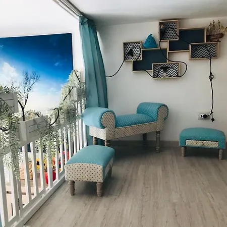 A La Petite Maison Apartment *