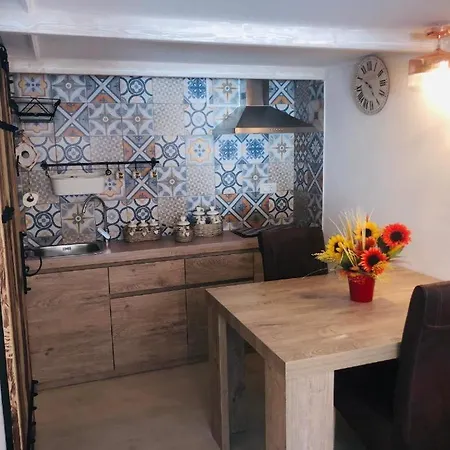 A La Petite Maison