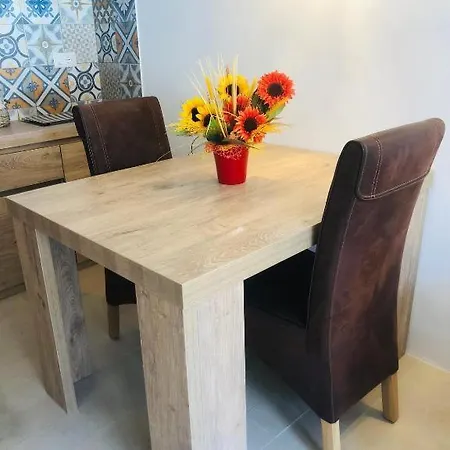 A La Petite Maison *